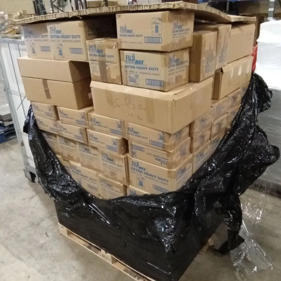 PALLET TO CONTAIN A VERY LARGE ASSORTMENT OF FUJI HEAVY DUTY BATTERIES - MODELS VARY