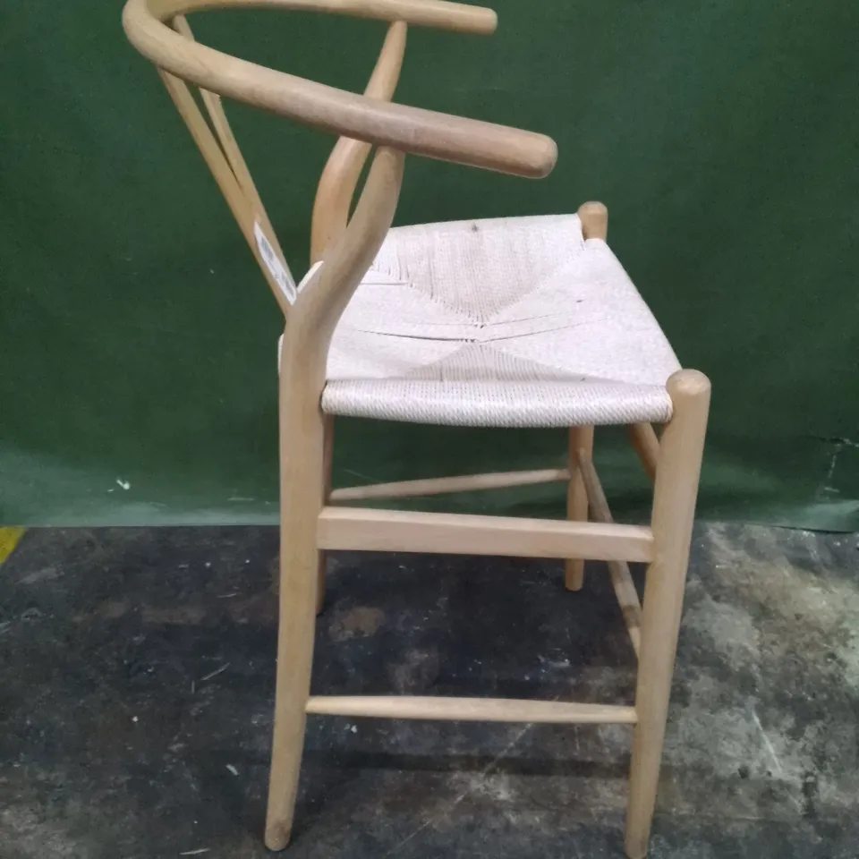 WOODEN BARSTOOL 