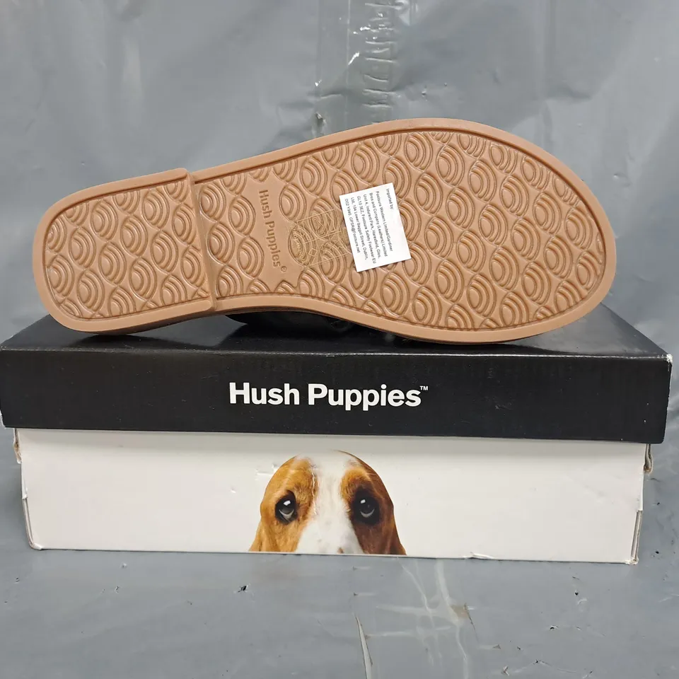 BOXED PAIR OF HUSH PUPPIES WIDE FIT SANDALS IN BLACK SIZE UK 5