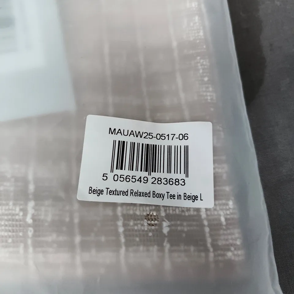 BAGGED MAUVAIS BEIGE TEXTURED RELAXED BOXY TEE – SIZE L