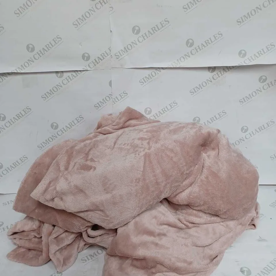 COZEE HOME ANIMAL EMBOSSED VELVETSOFT DUVET SET IN PINK - SINGLE