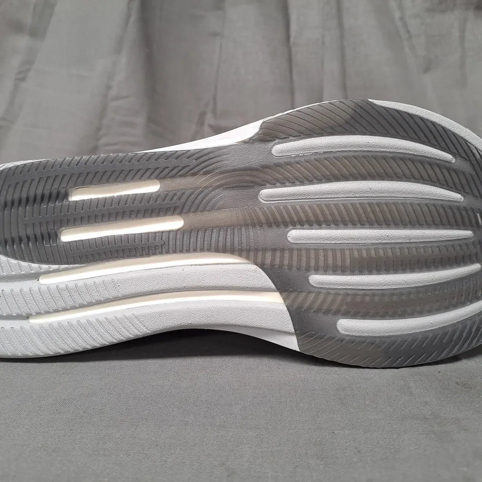 PAIR OF ADIDAS SUPERNOVA PRIMA SHOES IN LIGHT GREY UK SIZE 8