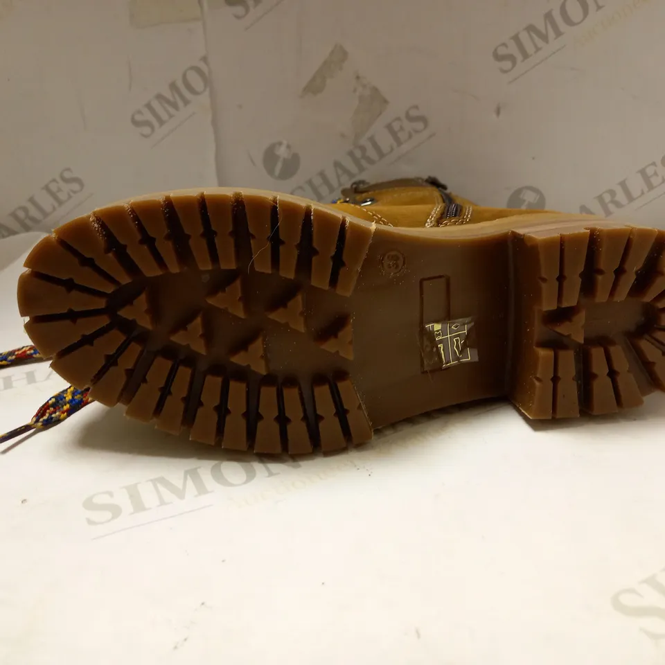 ADESSO TAN RESISTANCE HIKING BOOTS - SIZE 5