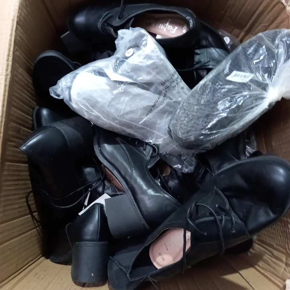 BOX OF 12 PAIRS OF ASSORTED GIRLS SCHOOL SHOES TO INCLUDE LILLEY AND GEORGE - VARIOUS SIZES