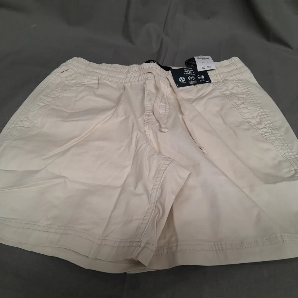 HOLLISTER JOGGER SHORTS 7 IN CREAM - SMALL