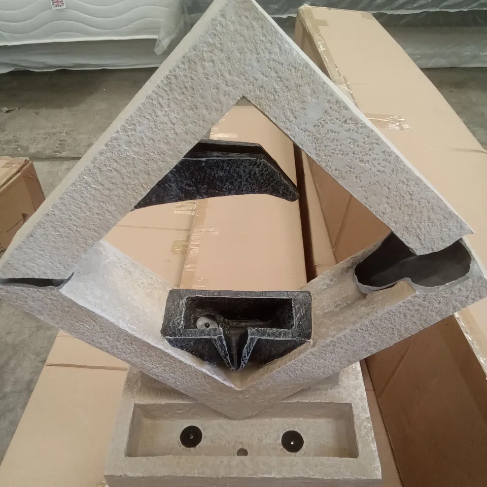 BOXED DIAMOND LED GARDEN WATER FOUNTAIN 