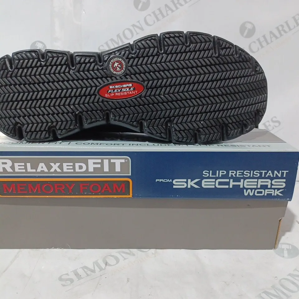 BOXED PAIR OF SKECHERS WORK RELAXED FIT SLIP-RESISTANT SHOES IN BLACK SIZE 6