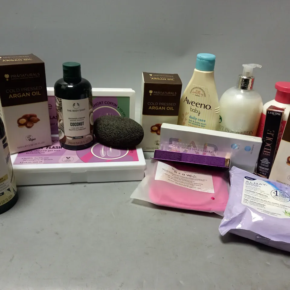 APPROXIMATELY 20 ASSORTED COSMETICS ITEMS TO INCLUDE WELLA INVIGO COLOUR BRILLIANCE SHAMPOO (300ml), MYLEE FIX 'N' FLASH NAIL TIPS, OOH LA LASH MASCARA, ETC