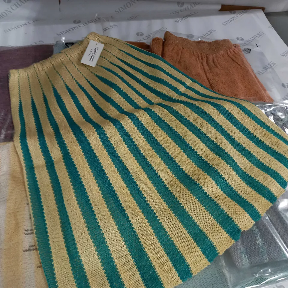 LOT OF 8 ASSORTED KNITWEAR CLOTHING ITEMS - VARIOUS SIZES