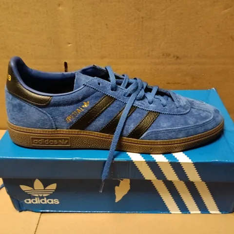 BOXED PAIR OF ADIDAS HANDBALL SPEZIAL TRAINERS IN NAVY - UK 9.5