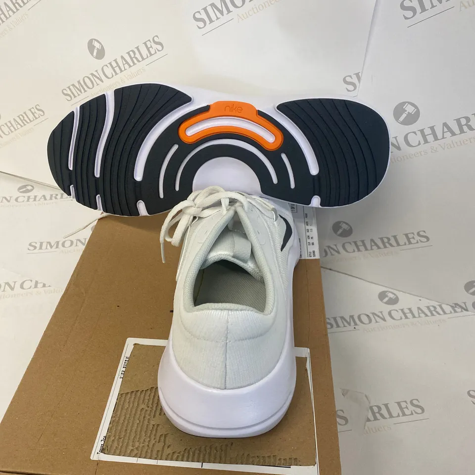 BOXED PAIR OF NIKE WHITE TRAINERS SIZE 10.5