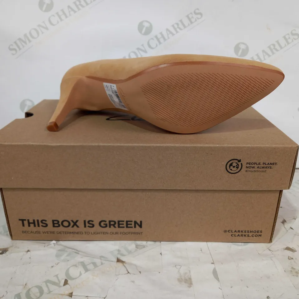 BOXED PAIR OF CLARKS SUEDE CLOSED TOE HEELS IN SAND COLOUR UK SIZE 7