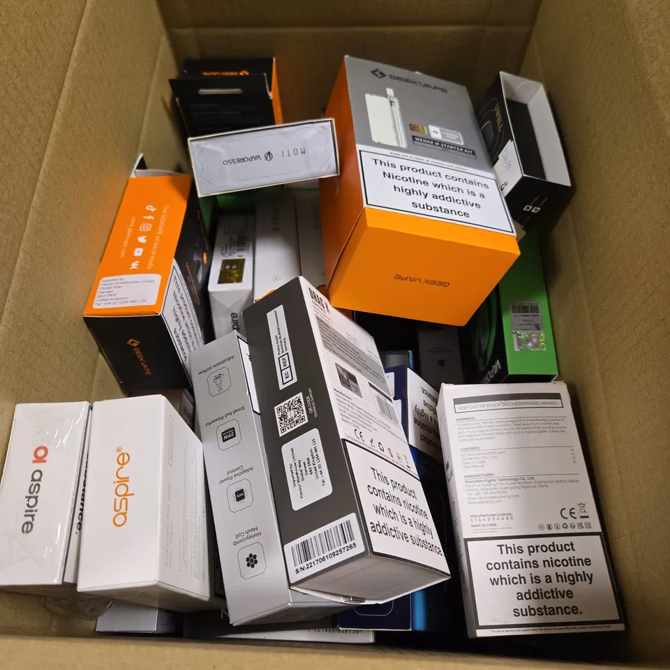 APPROXIMATELY 20 VAPES & E-CIGARETTES TO INCLUDE VAPORESSO, UWELL CALIBURN, GEEKVAPE ETC 