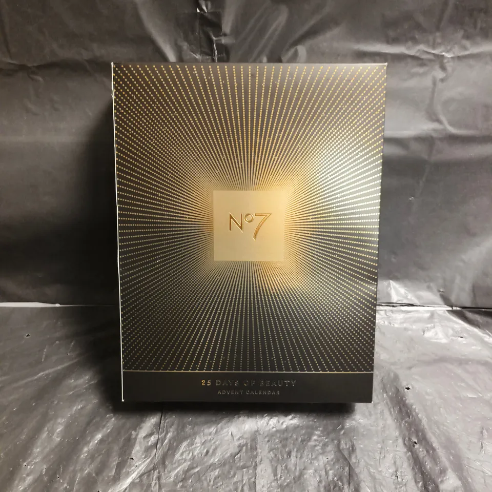 NO7 25 DAYS OF BEAUTY ADVENT CALENDAR – GOLD & BLACK BOXED CALENDAR