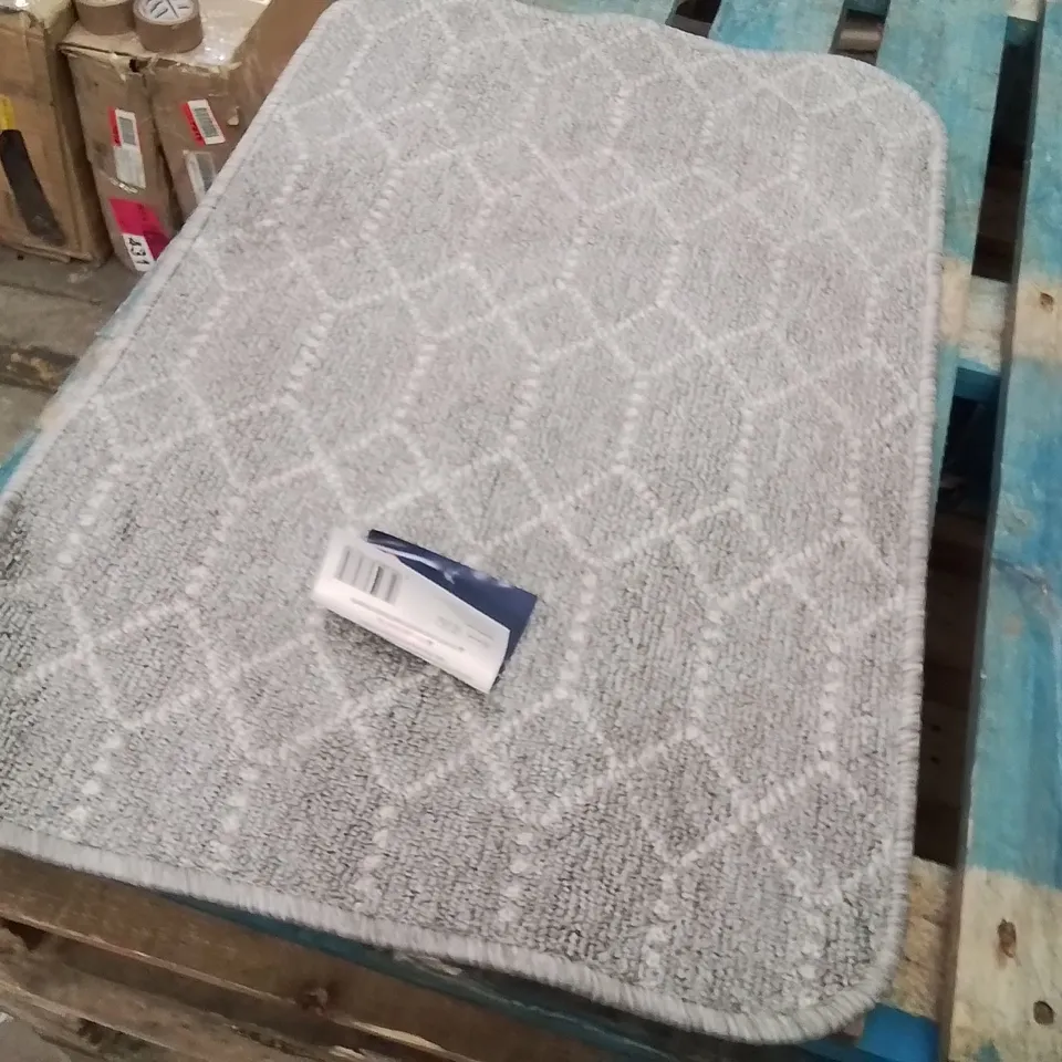 QUALITY DESIGNER AREA RUG - APPROXIMATELY 75X50CM