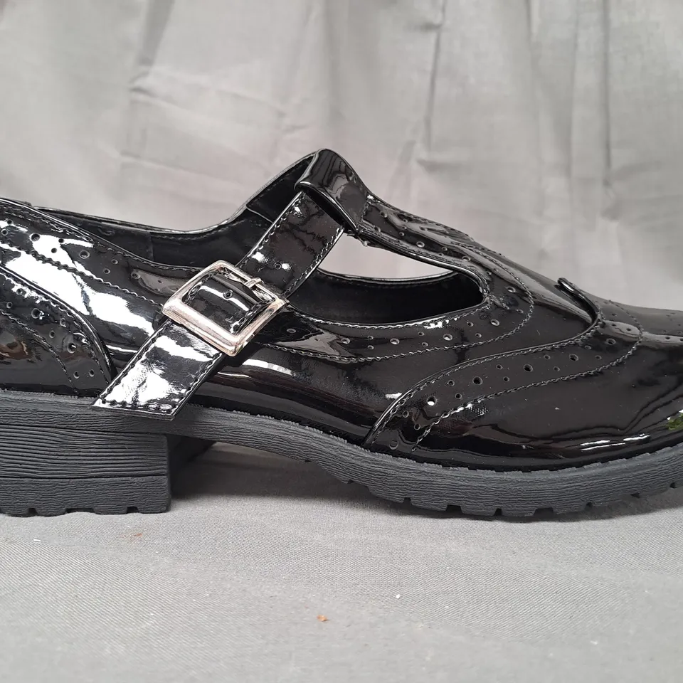 BOX OF APPROXIMATELY 10 PAIRS OF LILLEY SHOES IN GLOSSY BLACK IN VARIOUS SIZES