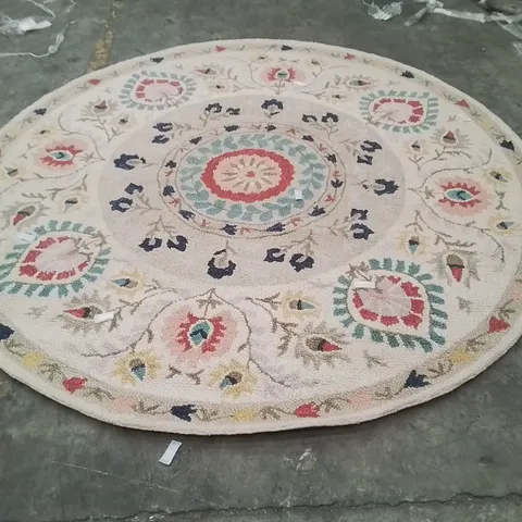 QUALITY DESIGNER AREA RUG - APPROXIMATELY 236X236CM