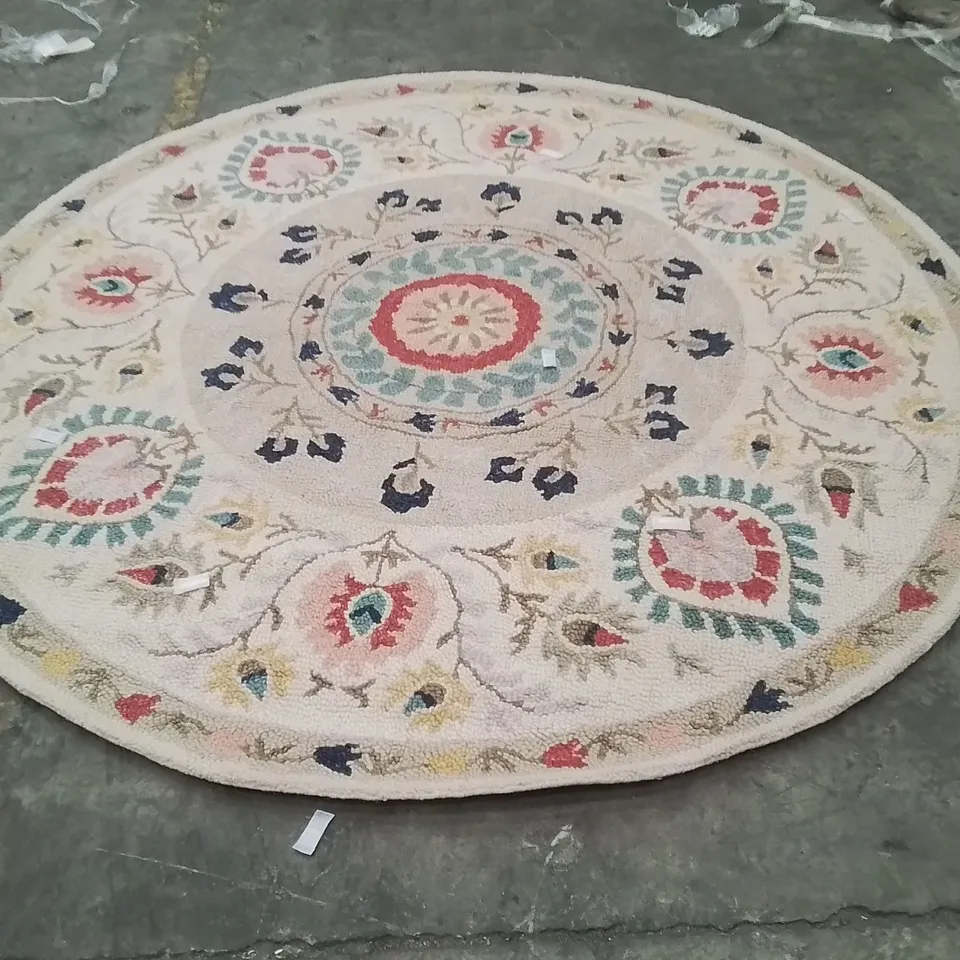 QUALITY DESIGNER AREA RUG - APPROXIMATELY 236X236CM