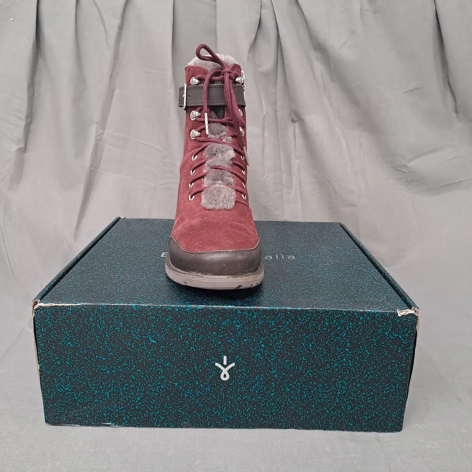 BOXED PAIR OF EMU AUSTRALIA WALDRON BOOTS IN BURNT RUST SIZE 7