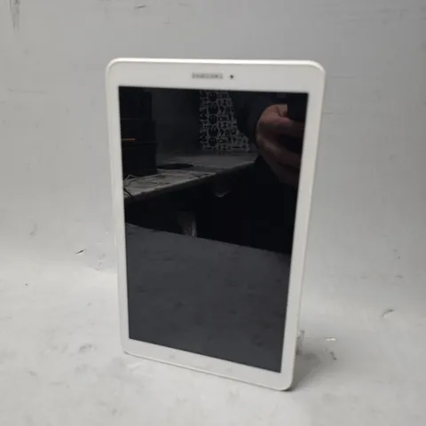 SAMSUNG SM-T560 TABLET 