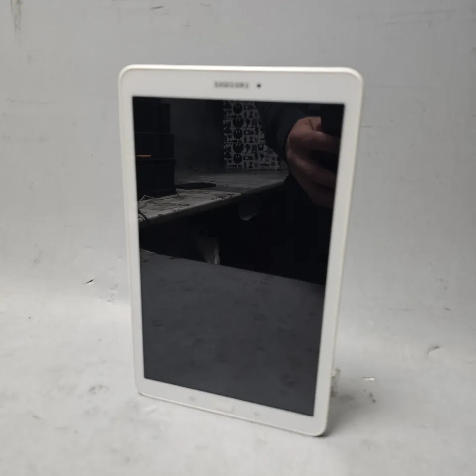 SAMSUNG SM-T560 TABLET 