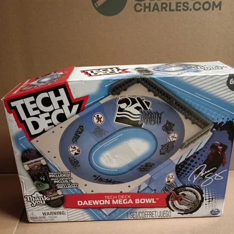 TECH DECK DAEWON MEGA BOWL – FINGER SKATEBOARD SET