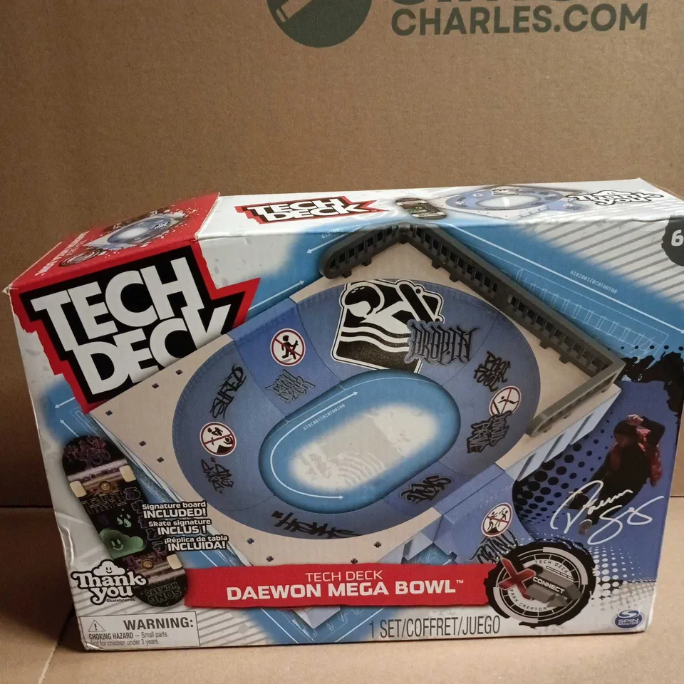 TECH DECK DAEWON MEGA BOWL – FINGER SKATEBOARD SET