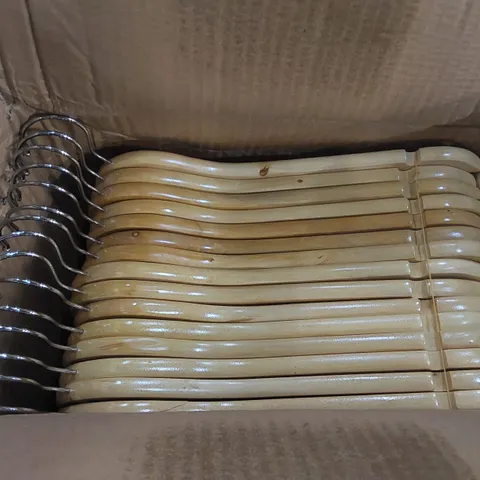 BOX CONTAINING APPROXIMATELY 30x WOODEN KEPLIN CLOTHES HANGERS