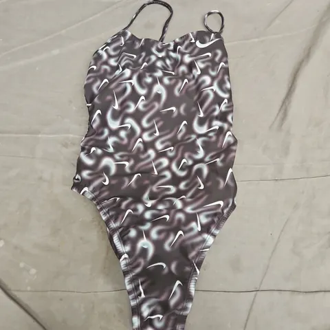 NIKE WOMENS HYDRASTRONG SWIMSUIT IN BLACK/WHITE - SIZE 30