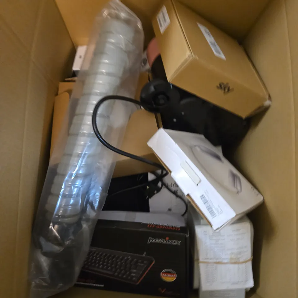 LARGE BOX OF APPROX 10 ASSORTED ELECTRICAL ITEMS TO INCLUDE SALT LAMP, COFFEE MACHINE AND KEYBOARD