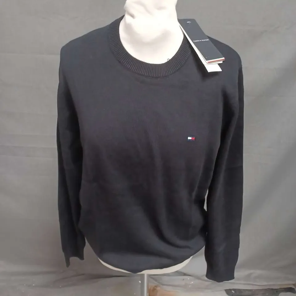 TOMMY HILFIGER CREW SWEATER IN BLACK SIZE M