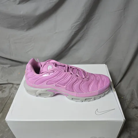 NIKE BY YOU PINK SNEAKERS – WOMEN'S RUNNING SHOES SIZE 11 BOXED