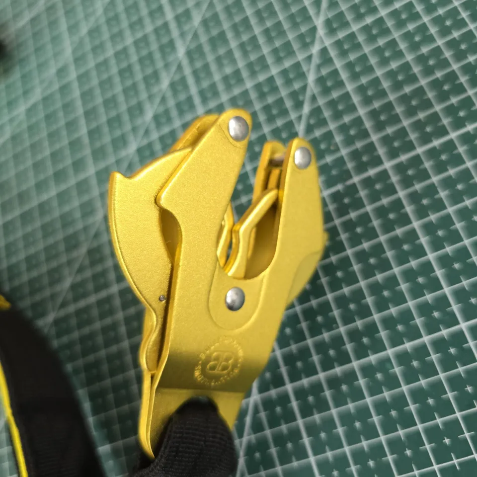 BULLBILLOWS YELLOW SAFETY LANYARD WITH QUICK-RELEASE BUCKLE