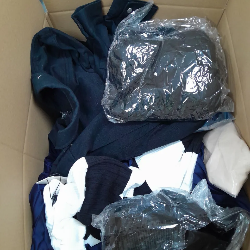 BOX OF APPROX. 20 CLOTHING ITEMS TO INCLUDE - JEANS , JUMPER , COATS ETC