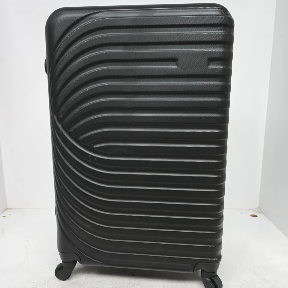 3 PIECE HARD-SHELL SUITCASE SET IN BLACK