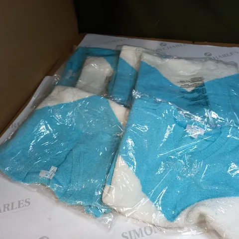 APPROX 6 LIGHT BLUE CREW NECK JUMPERS