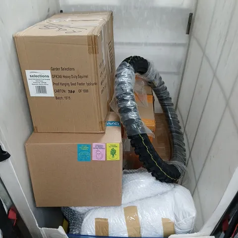 CAGE OF APPROXIMATELY 8 ASSORTED HOUSEHOLD ITEMS TO INCLUDE - WHITE DUCK FEATHER AND DOWN DUVET, TIRE, GARDEN GANG MONTHLY BOX, AND HANGING SEED FEEDER - COLLECTION ONLY