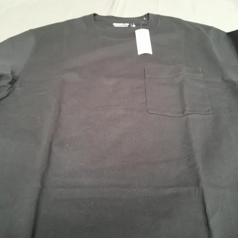 ABERCROMBIE & FITCH PREMIUM POLISHED TEE IN BLACK - LARGE