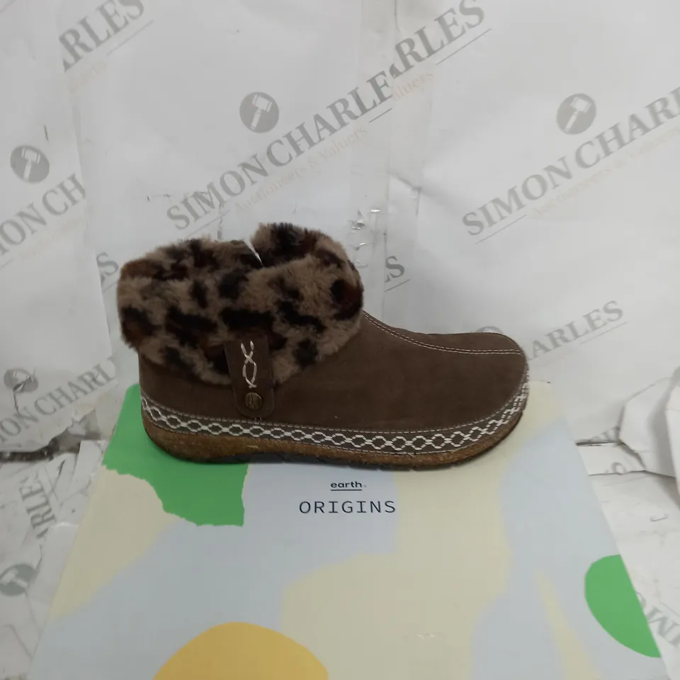 EARTH ORIGINS EMMALYN SUEDE HOUSE BOOTIE SLIPPER SIZE 5
