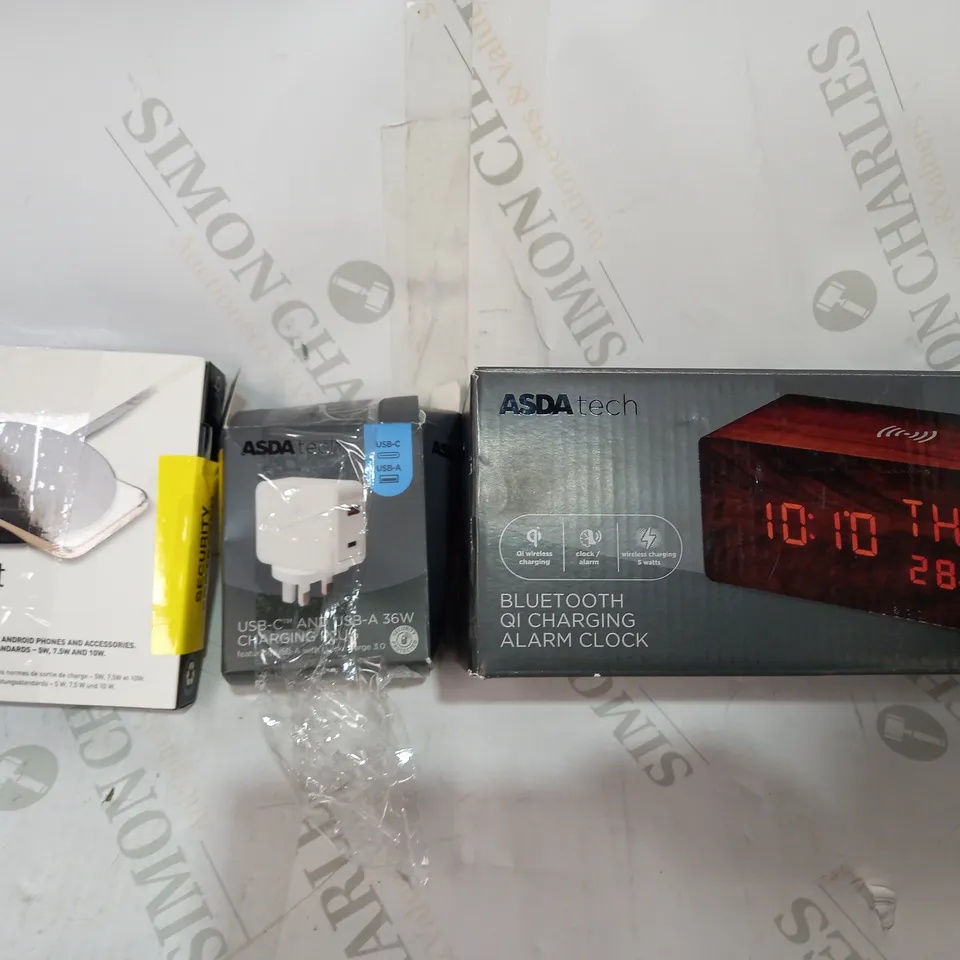 LOT OF APPROXIMATELY 20 ASSORTED HOUSEHOLD ITEMS TO INCLUDE MIXX CHARGESPOT WIRELESS CHARGER, ASDA TECH USB-A & USB-C CHARGING PLUG, ASDA TECH BLUETOOTH QI CHARGING ALARM CLOCK, ETC