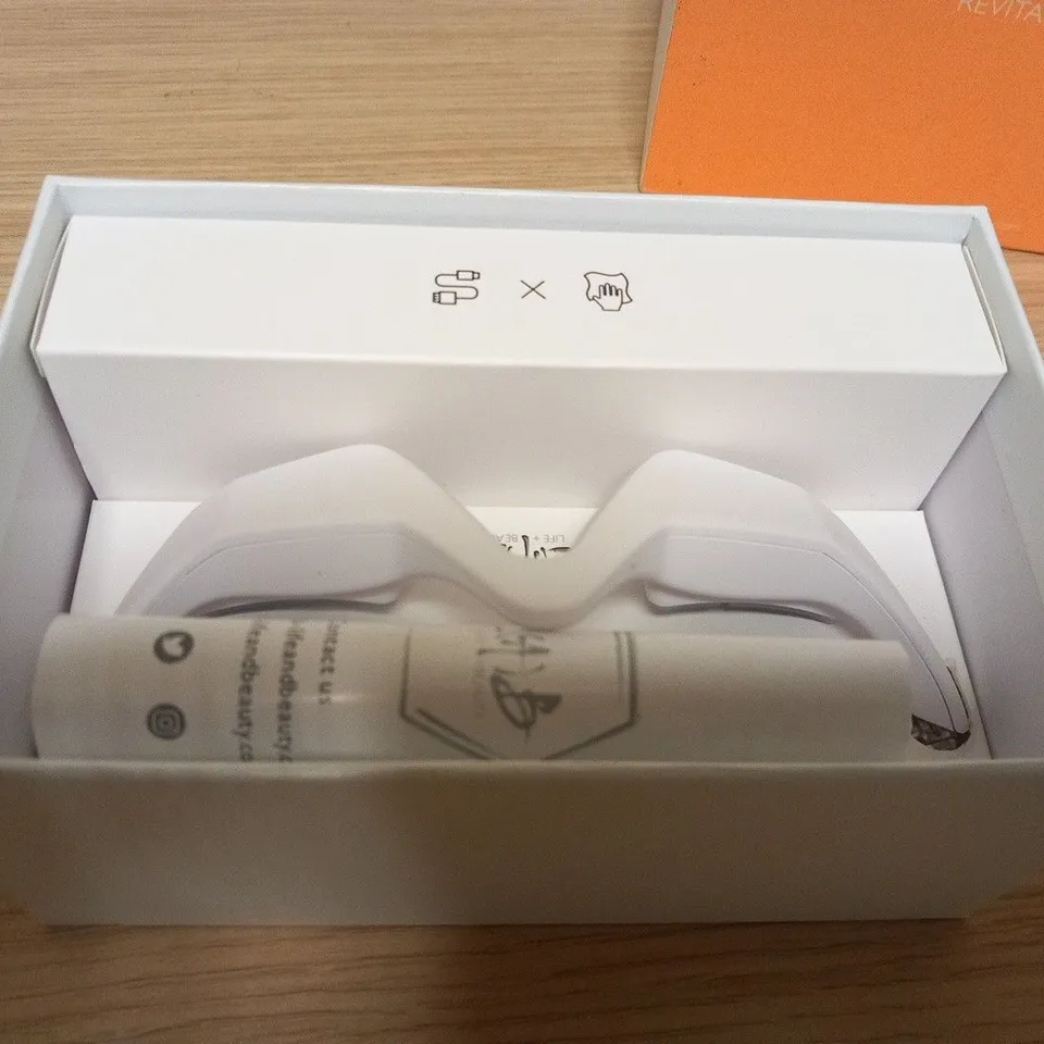 BOXED L.A.B LIFE AND BEAUTY REVITAL EYES