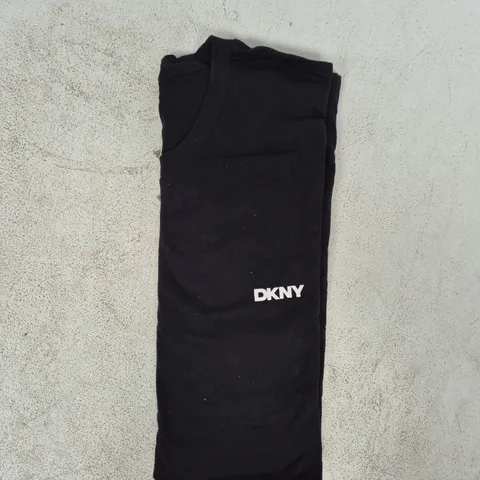 DKNY T-SHIRT IN BLACK SIZE XL