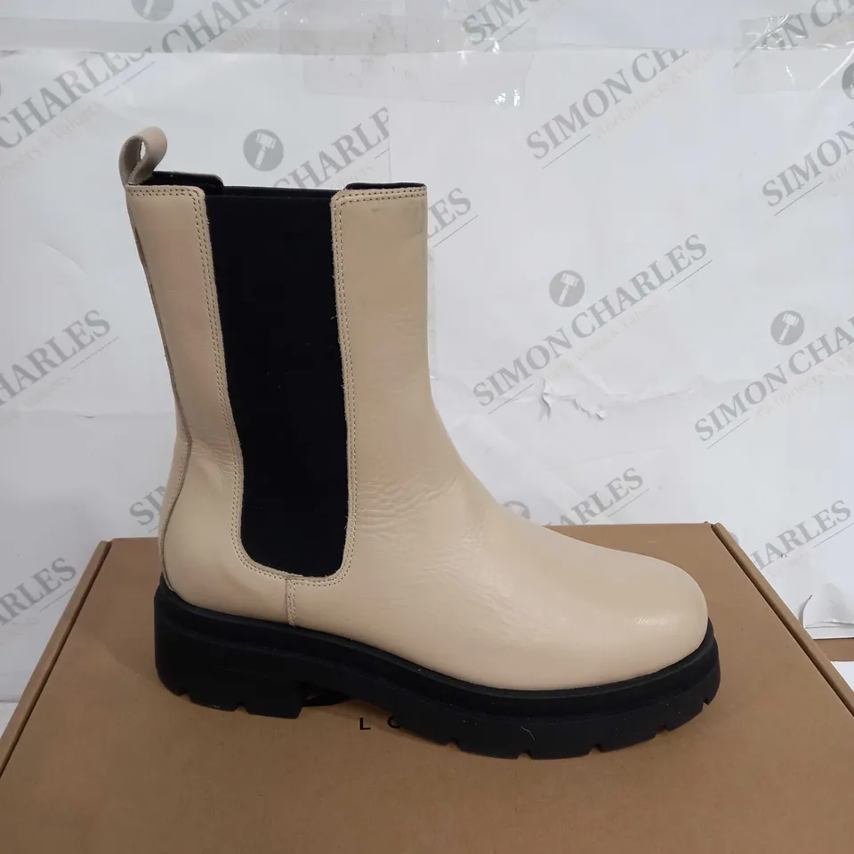 BOXED DUNE LONDON CRÈME BOOTS