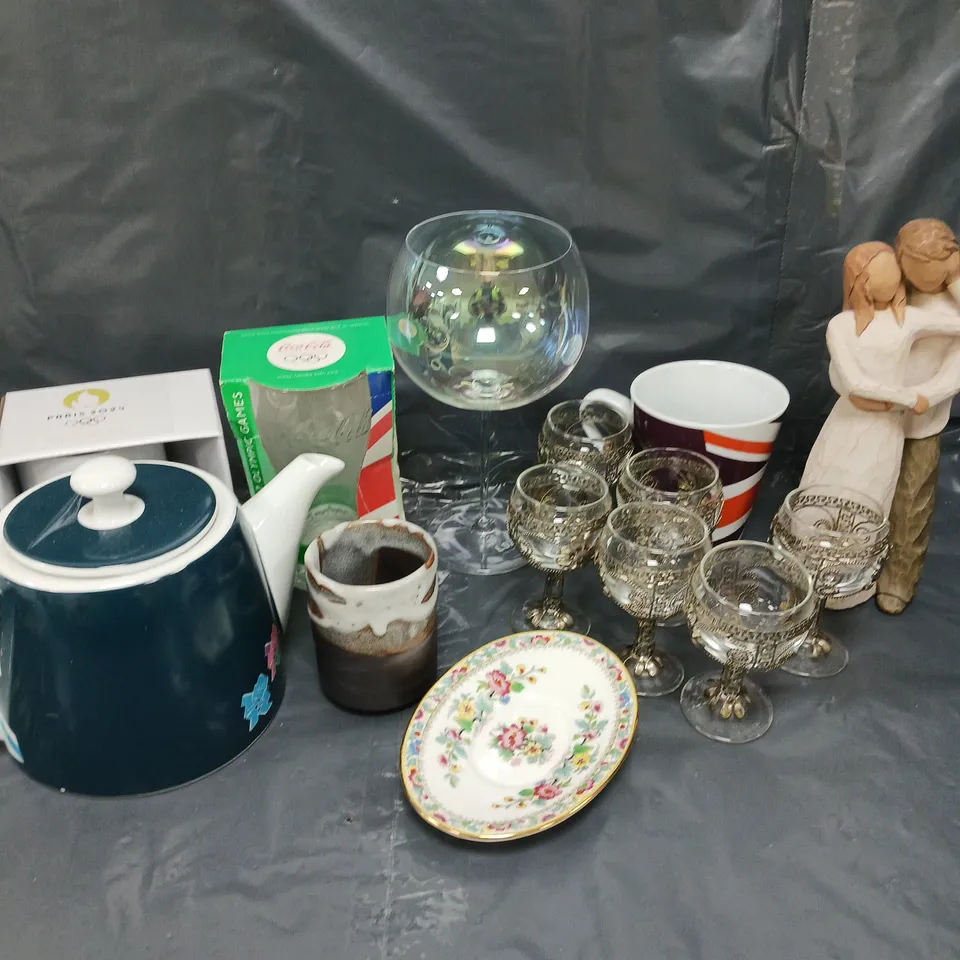 APPROXIMATELY 10 ASSORTED POTTERY/GLASSWARE PRODUCTS FROM VARIOUS MAKERS - COLLECTION ONLY	