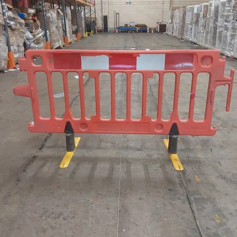 PLASTIC CROWD BARRIER 