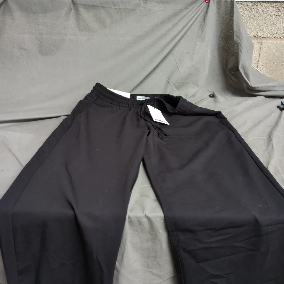 BERSHKA LARGE LOOSE BLACK TROUSERS WITH TAGS