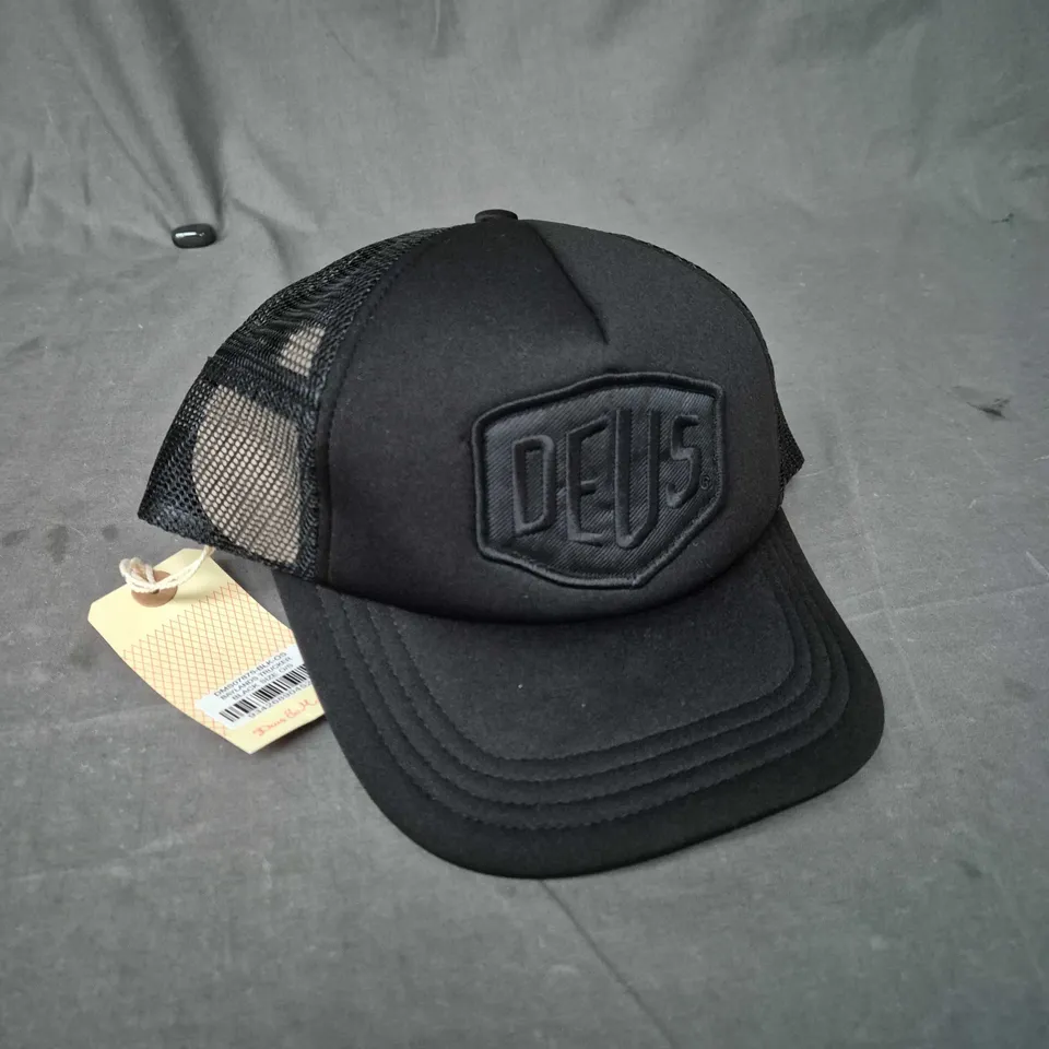 DEUS EX MACHINA BLACK TRUCKER CAP – ONE SIZE (OS)