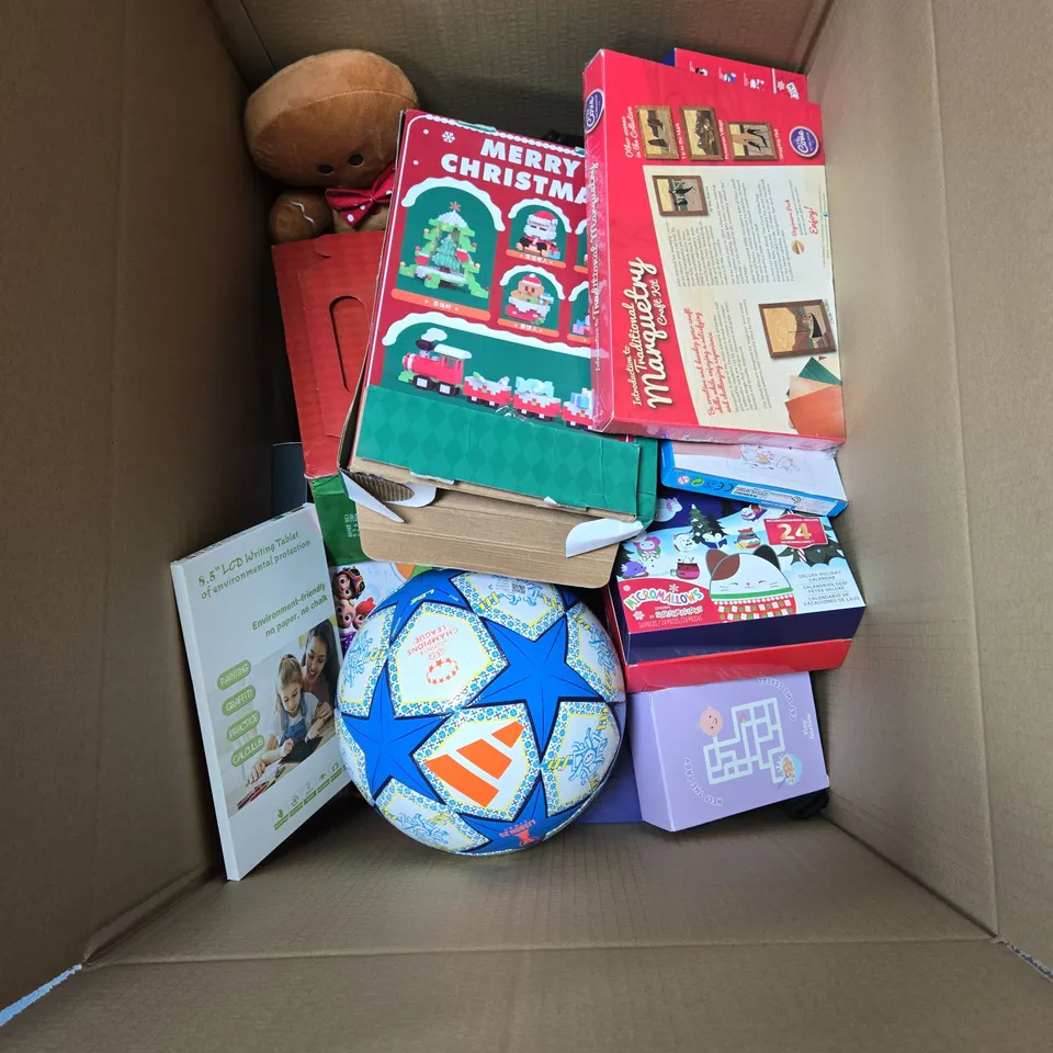 BOX OF APPROXIMATELY 20 ASSORTED ITEMS OF TOYS AND GAMES INCLUDING FIFA WOMENS FOOTBALL, TEDDY BEAR, MICROMALLOWS AND CRAFT KIT