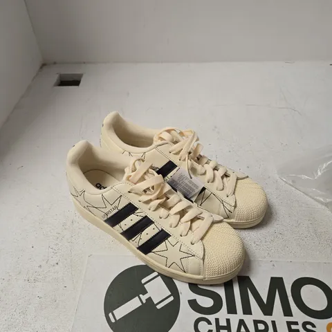 ADIDAS SUPERSTAR TRAINERS – CREAM/OFF-WHITE WITH BLACK STRIPES UK 7.5