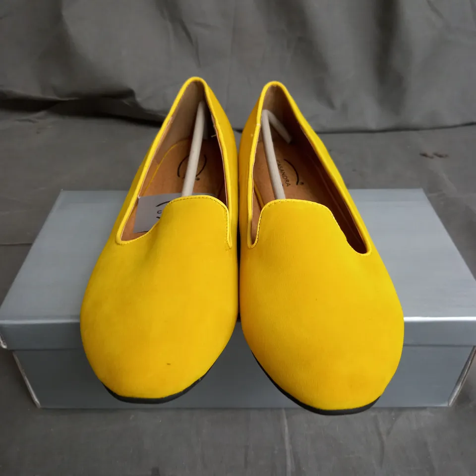 BOX OF APPROXIMATELY 12 PAIRS OF WOMENS FAUX SUEDE SLIP ON SHOES IN VARIOUS SIZES